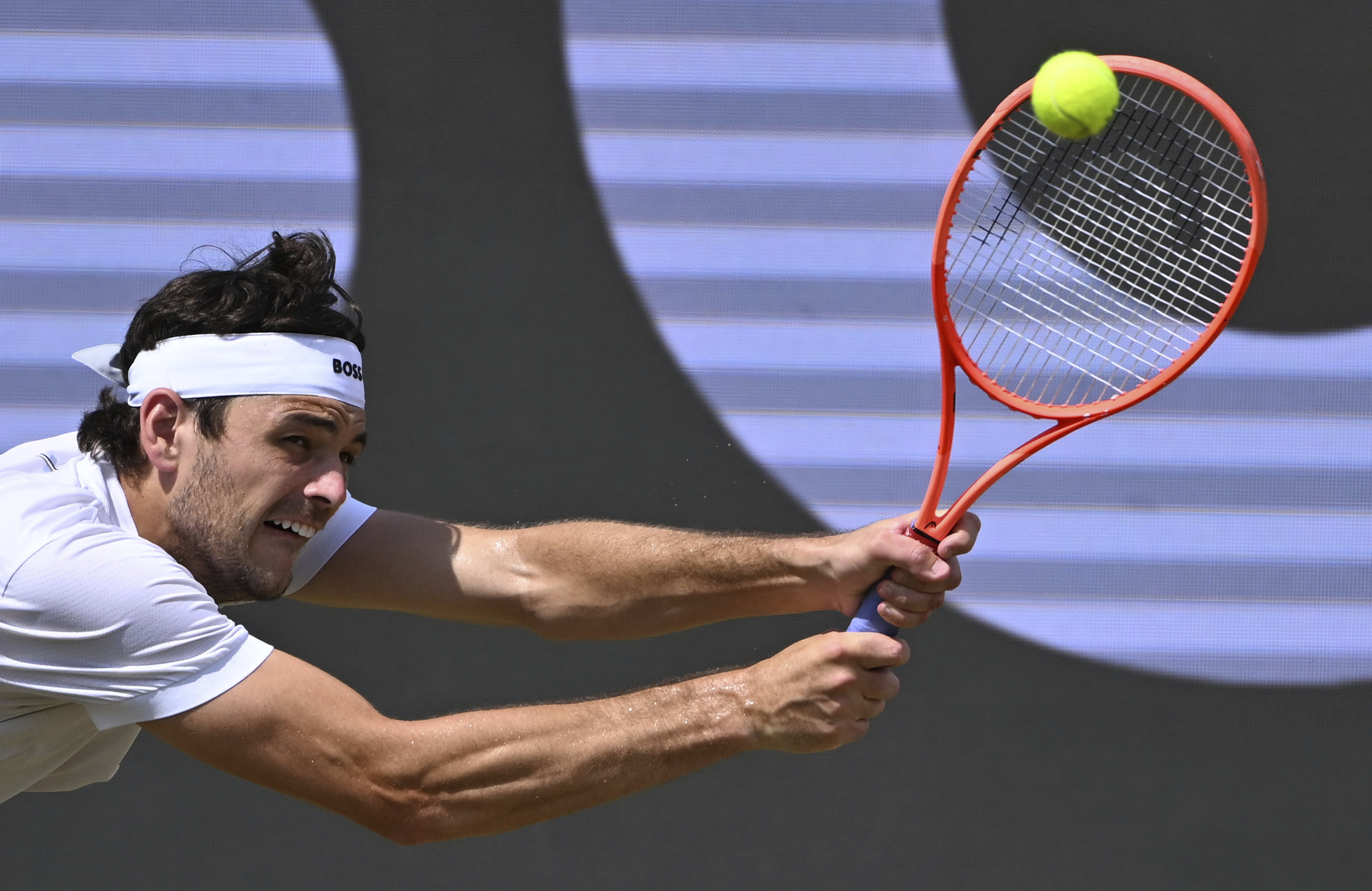 斯图加特迎欧冠关键赛;赛前复出首秀;引发热议;年轻球员得到机会的简单介绍 斯图加特迎欧冠关键赛;赛前复出首秀;引发热议;年轻球员得到机会的简单介绍